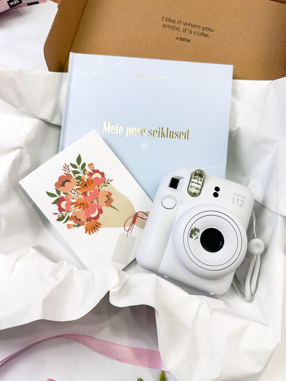 Poklon paket za obitelj - Instax mini instant kamera + grebalica knjiga avantura - Slika 4