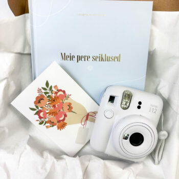 Poklon paket za obitelj - Instax mini instant kamera + grebalica knjiga avantura