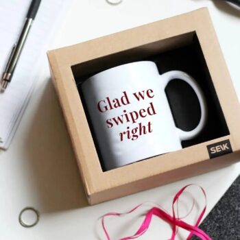 Šalica s natpisom - Glad we swiped right