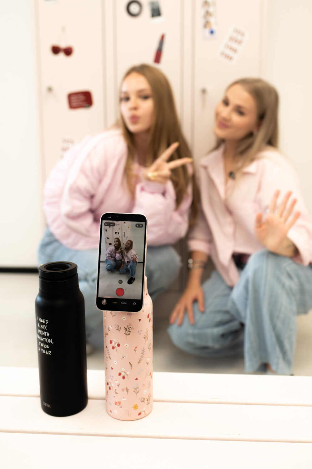 2-u-1 termos bočica za vodu s magnetskim držačem za telefon – Odmor (700 ml) - Slika 3