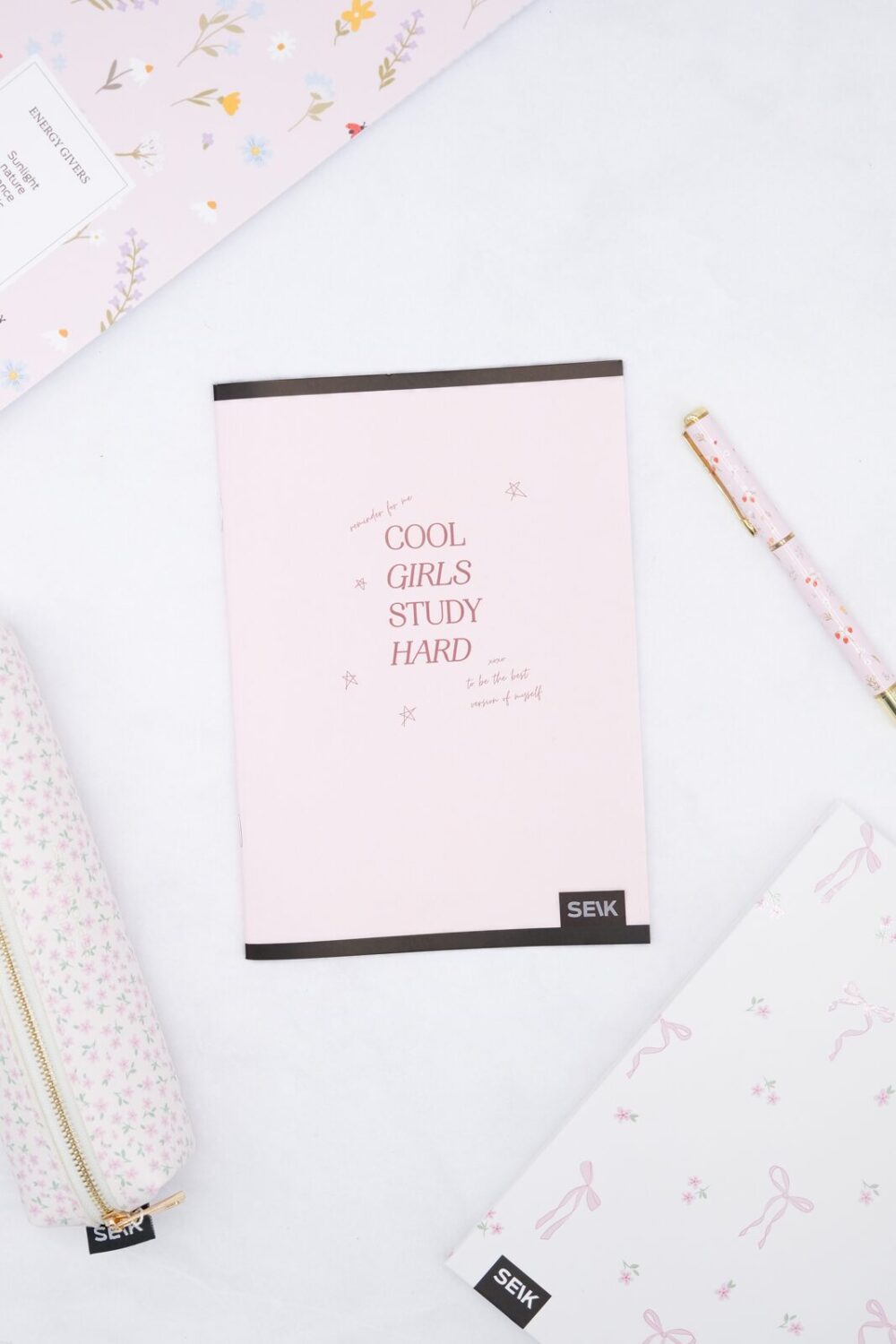 A5 pisanka na kvadratiće (36 listova) - cool girls study hard - Slika 2